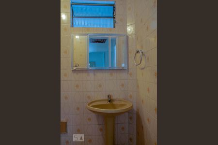 Banheiro 1 de casa para alugar com 3 quartos, 140m² em Vila Cruz das Almas, São Paulo