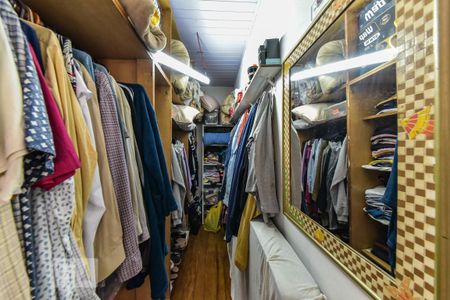 Casa à venda com 290m², 4 quartos e 3 vagasCloset da suíte