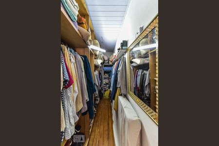 Casa à venda com 290m², 4 quartos e 3 vagasCloset da suíte