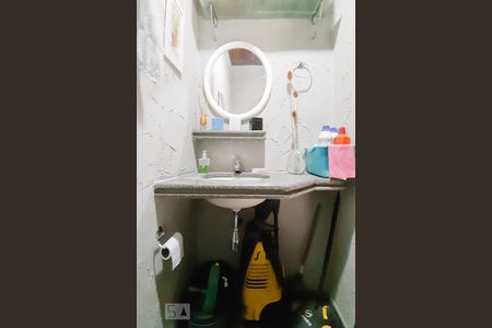 Casa para alugar com 240m², 3 quartos e 2 vagasBanheiro