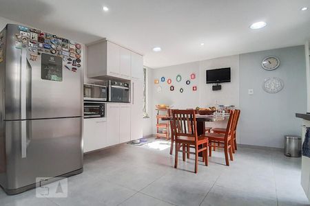 Casa para alugar com 240m², 3 quartos e 2 vagasCozinha