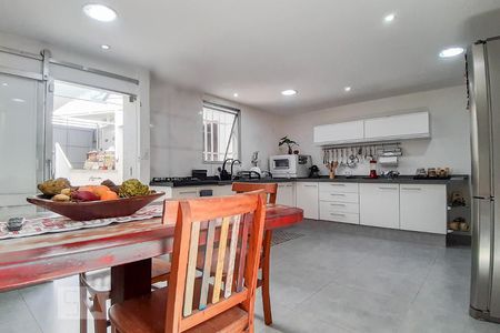 Casa para alugar com 240m², 3 quartos e 2 vagasCozinha