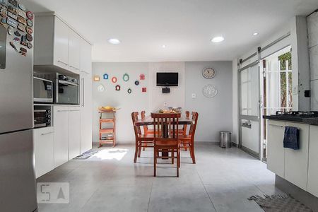 Casa para alugar com 240m², 3 quartos e 2 vagasCozinha