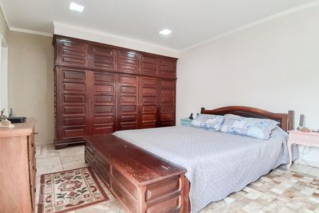 Casa para alugar com 240m², 3 quartos e 2 vagasSuíte 1