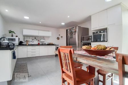 Casa para alugar com 240m², 3 quartos e 2 vagasCozinha