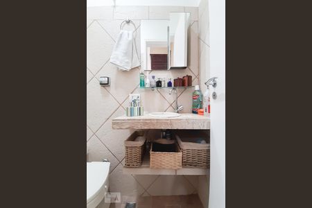 Casa para alugar com 240m², 3 quartos e 2 vagasBanheiro da Suíte 1