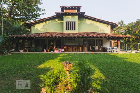 Casa de condomínio para alugar com 600m², 5 quartos e 3 vagas Casa de condomínio para alugar com 600m², 5 quartos e 3 vagasQuintal