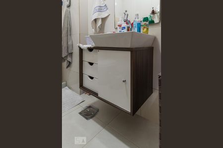 Apartamento à venda com 80m², 2 quartos e 1 vagaBanheiro Social - Armário