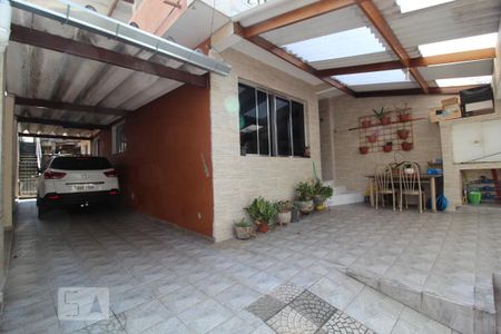 Casa à venda com 254m², 2 quartos e 3 vagasFachada