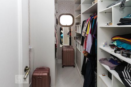 Apartamento à venda com 260m², 3 quartos e 4 vagas Apartamento à venda com 260m², 3 quartos e 4 vagasCloset