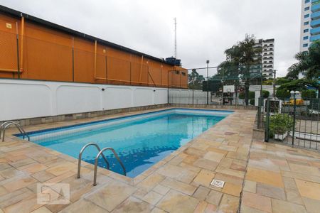 Apartamento à venda com 260m², 3 quartos e 4 vagas Apartamento à venda com 260m², 3 quartos e 4 vagasÁrea comum - Piscina