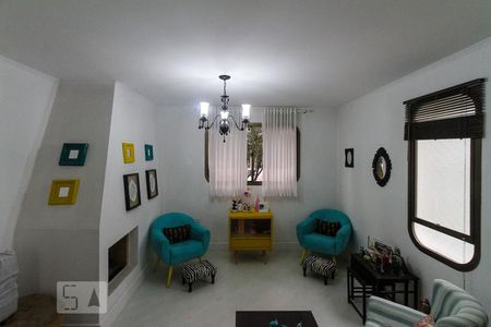 Apartamento à venda com 260m², 3 quartos e 4 vagas Apartamento à venda com 260m², 3 quartos e 4 vagasSala de leitura