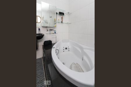 Apartamento à venda com 260m², 3 quartos e 4 vagas Apartamento à venda com 260m², 3 quartos e 4 vagasbanheiro da Suite