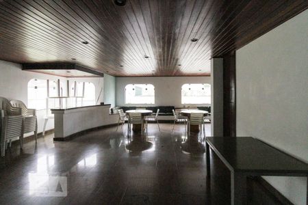 Apartamento à venda com 260m², 3 quartos e 4 vagas Apartamento à venda com 260m², 3 quartos e 4 vagasHall