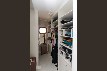 Apartamento à venda com 260m², 3 quartos e 4 vagas Apartamento à venda com 260m², 3 quartos e 4 vagasCloset