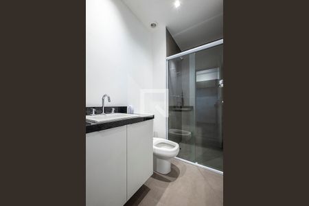 Banheiro de kitnet/studio para alugar com 1 quarto, 34m² em Pinheiros, São Paulo