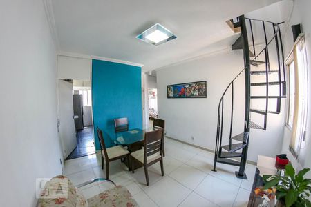 Apartamento à venda com 105m², 2 quartos e 1 vagaSala