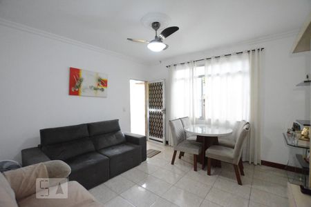 Sala de casa para alugar com 3 quartos, 120m² em Cordovil, Rio de Janeiro