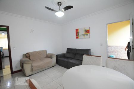 Sala de casa para alugar com 3 quartos, 120m² em Cordovil, Rio de Janeiro