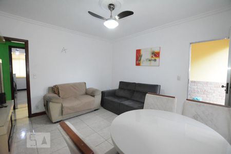 Sala de casa para alugar com 3 quartos, 120m² em Cordovil, Rio de Janeiro