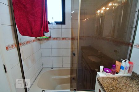 Apartamento à venda com 74m², 3 quartos e 2 vagas Apartamento à venda com 74m², 3 quartos e 2 vagasBanheiro da Suíte