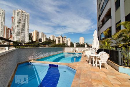 Apartamento à venda com 74m², 3 quartos e 2 vagas Apartamento à venda com 74m², 3 quartos e 2 vagasÁrea comum - Piscina