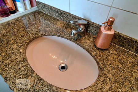 Apartamento à venda com 74m², 3 quartos e 2 vagas Apartamento à venda com 74m², 3 quartos e 2 vagasBanheiro da Suíte