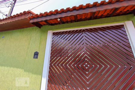 Casa à venda com 384m², 4 quartos e 6 vagas Casa à venda com 384m², 4 quartos e 6 vagasFachada