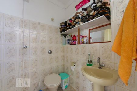 Casa à venda com 384m², 4 quartos e 6 vagas Casa à venda com 384m², 4 quartos e 6 vagasBanheiro de Serviço