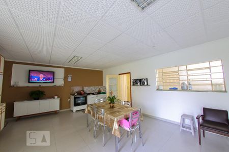 Casa à venda com 384m², 4 quartos e 6 vagas Casa à venda com 384m², 4 quartos e 6 vagasCozinha
