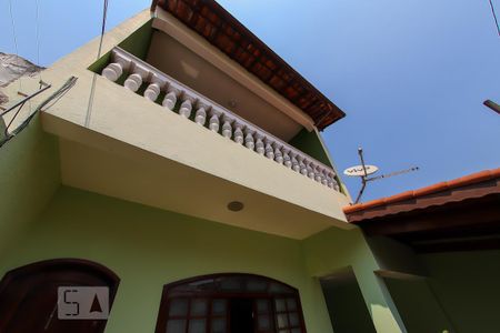 Casa à venda com 384m², 4 quartos e 6 vagas Casa à venda com 384m², 4 quartos e 6 vagasFachada