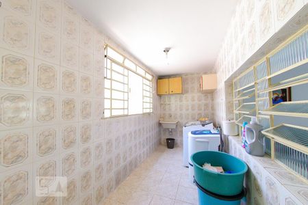 Casa à venda com 384m², 4 quartos e 6 vagas Casa à venda com 384m², 4 quartos e 6 vagasArea de Serviço