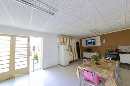 Casa à venda com 384m², 4 quartos e 6 vagas Casa à venda com 384m², 4 quartos e 6 vagasCozinha