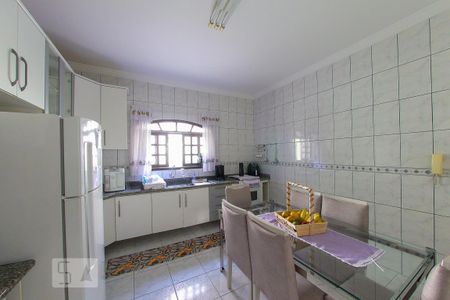 Casa à venda com 384m², 4 quartos e 6 vagas Casa à venda com 384m², 4 quartos e 6 vagasCozinha