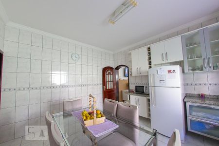 Casa à venda com 384m², 4 quartos e 6 vagas Casa à venda com 384m², 4 quartos e 6 vagasCozinha