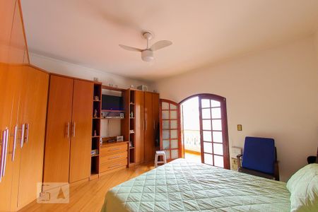 Casa à venda com 384m², 4 quartos e 6 vagas Casa à venda com 384m², 4 quartos e 6 vagasSuite
