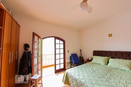 Casa à venda com 384m², 4 quartos e 6 vagas Casa à venda com 384m², 4 quartos e 6 vagasSuite