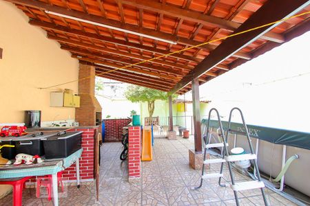 Casa à venda com 384m², 4 quartos e 6 vagas Casa à venda com 384m², 4 quartos e 6 vagasQuintal