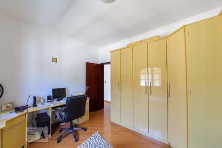 Casa à venda com 384m², 4 quartos e 6 vagas Casa à venda com 384m², 4 quartos e 6 vagasQuarto 2