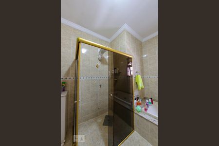 Casa à venda com 384m², 4 quartos e 6 vagas Casa à venda com 384m², 4 quartos e 6 vagasBanheiro da Suite
