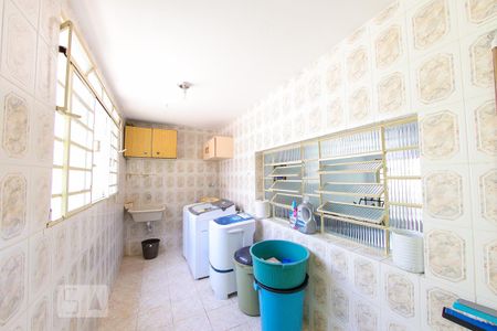 Casa à venda com 384m², 4 quartos e 6 vagas Casa à venda com 384m², 4 quartos e 6 vagasArea de Serviço