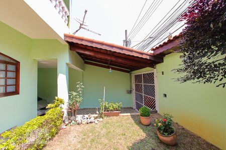 Casa à venda com 384m², 4 quartos e 6 vagas Casa à venda com 384m², 4 quartos e 6 vagasEntrada