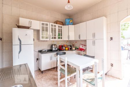 Casa à venda com 320m², 5 quartos e 1 vaga Casa à venda com 320m², 5 quartos e 1 vagaCozinha