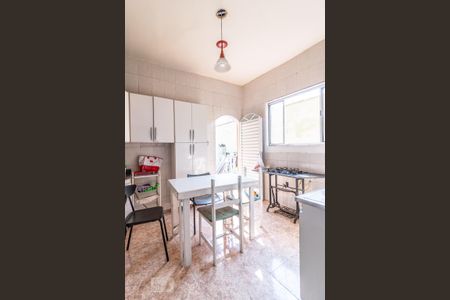 Casa à venda com 320m², 5 quartos e 1 vaga Casa à venda com 320m², 5 quartos e 1 vagaCozinha