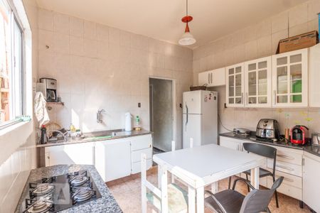 Casa à venda com 320m², 5 quartos e 1 vaga Casa à venda com 320m², 5 quartos e 1 vagaCozinha