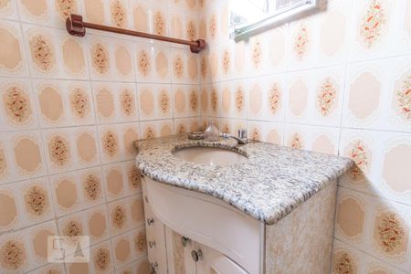 Casa à venda com 320m², 5 quartos e 1 vaga Casa à venda com 320m², 5 quartos e 1 vagaBanheiro
