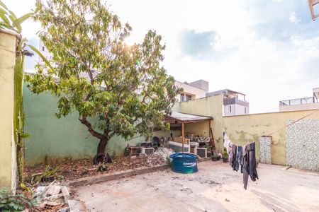 Casa à venda com 320m², 5 quartos e 1 vaga Casa à venda com 320m², 5 quartos e 1 vagaÁrea externa