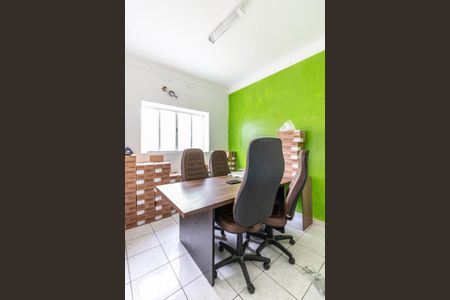 Casa à venda com 320m², 5 quartos e 1 vaga Casa à venda com 320m², 5 quartos e 1 vagaQuarto 3