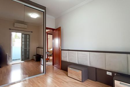 Casa de condomínio à venda com 322m², 4 quartos e 4 vagas Casa de condomínio à venda com 322m², 4 quartos e 4 vagasSuíte