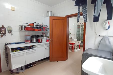 Casa de condomínio à venda com 322m², 4 quartos e 4 vagas Casa de condomínio à venda com 322m², 4 quartos e 4 vagasÁrea de serviço